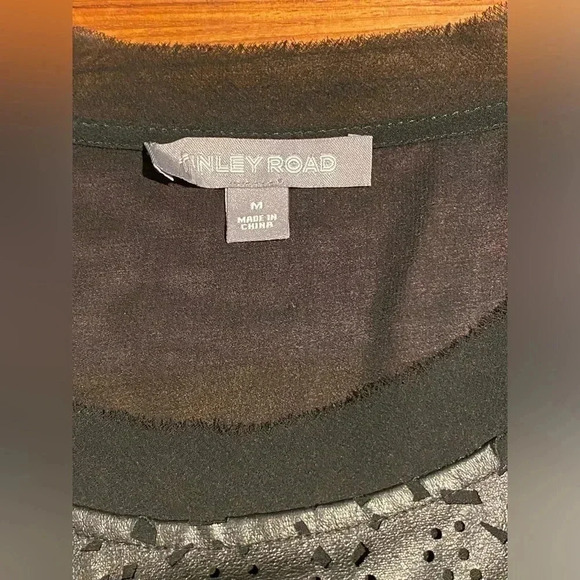 Tinley Road Black Laser-Cut Top with Sheer Back, size M - Picture 4 of 8